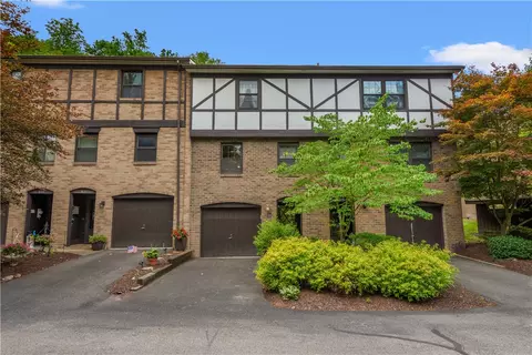 813 Newton Sq, Coraopolis, PA 15108
