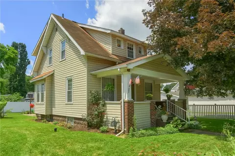 301 Line St, Ellwood City, PA 16117