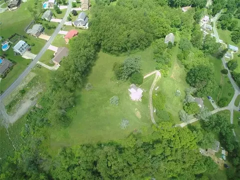25 Moore Ln, Cecil, PA 15321