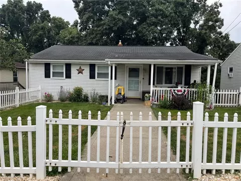 404 Violet Dr, Lower Burrell, PA 15068