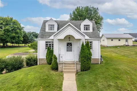 12 Long St, Burgettstown, PA 15021