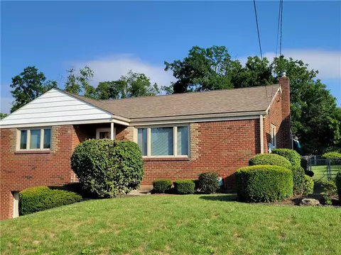 1031 Emery Dr, Pittsburgh, PA 15227