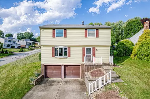 2217 Lancelot Dr, North Huntingdon, PA 15642