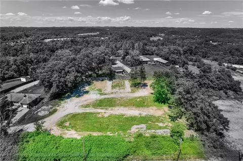 120 Kansas Ln, Irwin, PA 15642