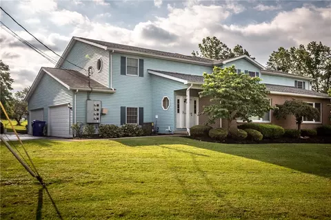 723 Rollinson Rd #A, Hermitage, PA 16148