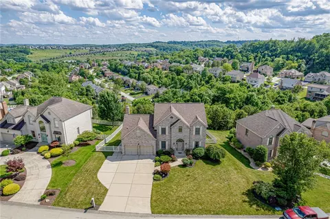 267 Village Dr, Canonsburg, PA 15317