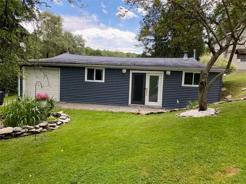 553 Browntown Rd, New Stanton, PA 15672