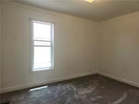 313 Emerson St, Vandergrift, PA 15690 photo 2