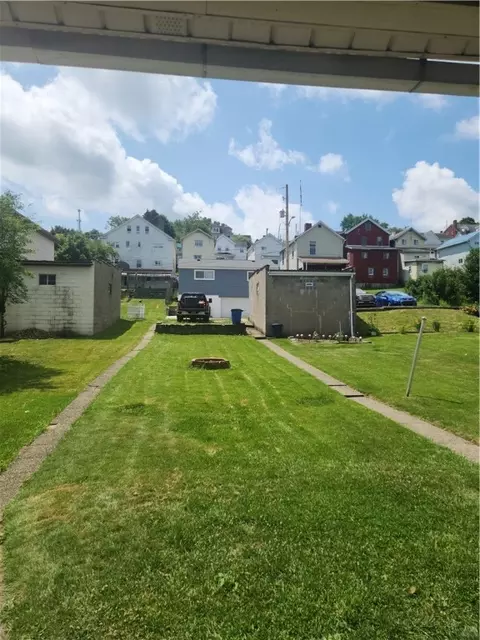 313 Emerson St, Vandergrift, PA 15690 photo 14
