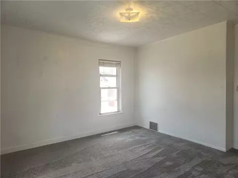 313 Emerson St, Vandergrift, PA 15690 photo 9