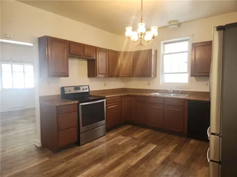 313 Emerson St, Vandergrift, PA 15690 photo 5