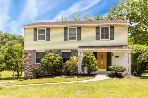 5943 Daleview Dr, Bethel Park, PA 15102