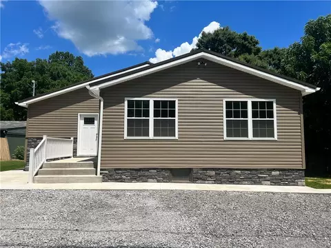 909 Elizabeth St, New Castle, PA 16105
