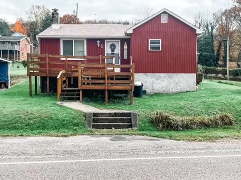 42 Penn Manor Rd, Manor, PA 15665