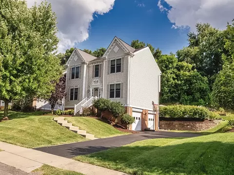1164 Snee Dr, Bethel Park, PA 15102