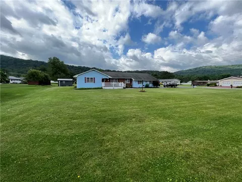 839 Pleasant Dr, Warren, PA 16365