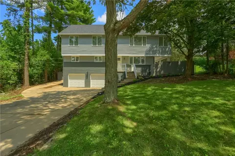 301 Mccaffrey Dr, Coraopolis, PA 15108