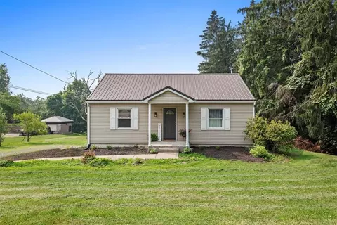 379 Moon Clinton Rd, Coraopolis, PA 15108