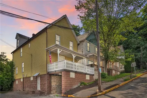 215 Short St, Pitcairn, PA 15140