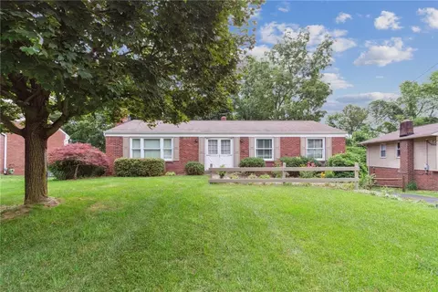 211 Wyngate Rd, Coraopolis, PA 15108