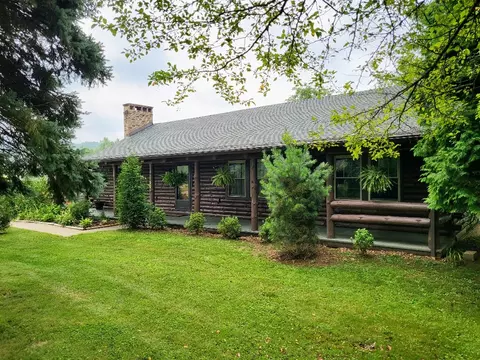 152 Leslie Rd, Valencia, PA 16059