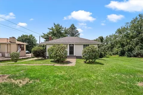 2066 Mckees Rocks Rd, Mckees Rocks, PA 15136