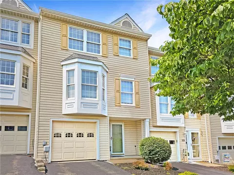219 Fieldbrook Dr, Canonsburg, PA 15317