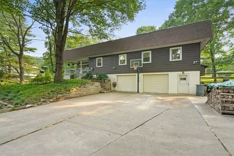 811 Willow Rd, Bradford Woods, PA 15015
