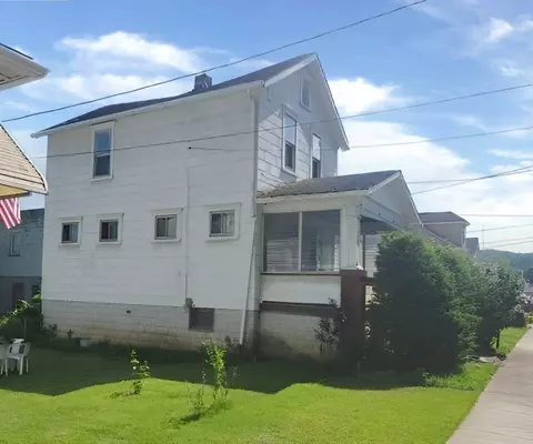 217 Quay St, East Vandergrift, PA 15629
