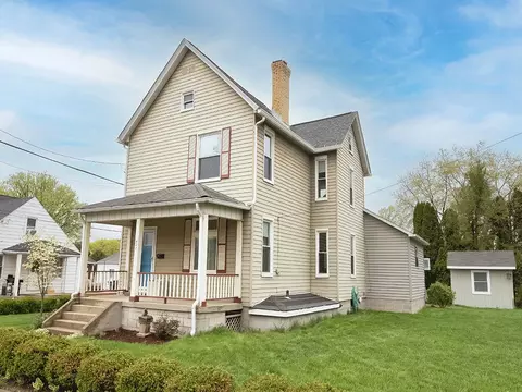427 E New Castle, Zelienople, PA 16063