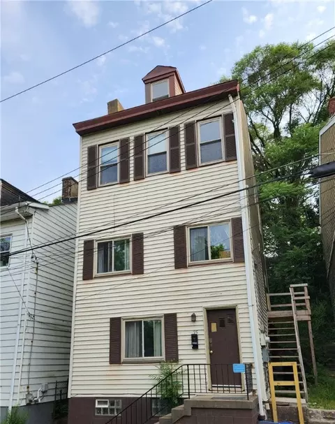 35 Lawn St, Pittsburgh, PA 15213
