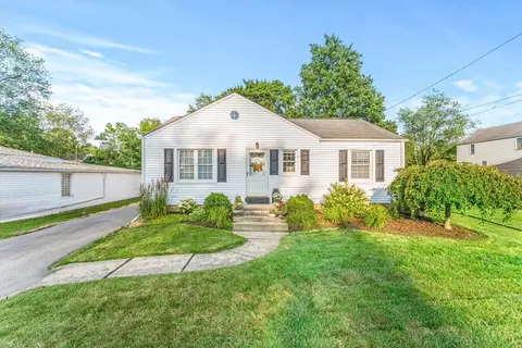 484 Cohassett Dr, Hermitage, PA 16148