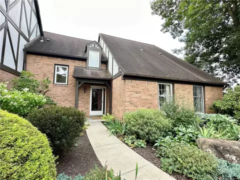 200 Allenberry Cir, Pittsburgh, PA 15234