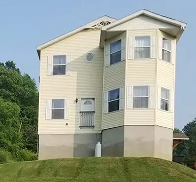 422 Stable Rd, Indiana, PA 15701