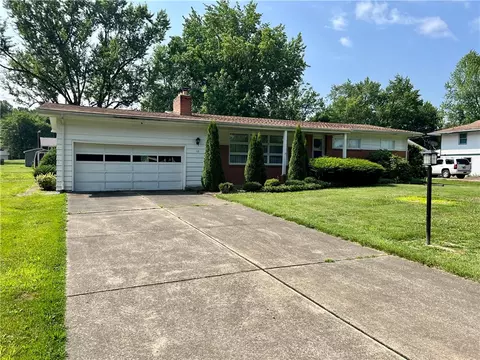 12 Fruitland Dr, New Castle, PA 16105