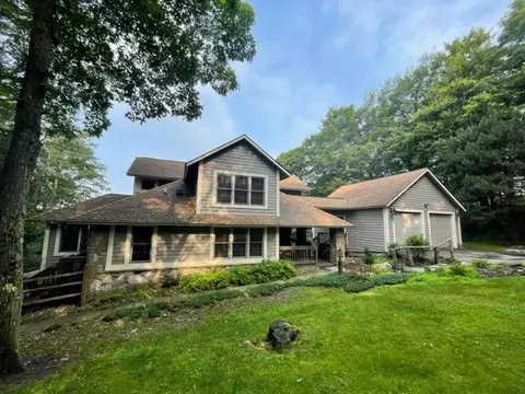 2303 S Ridge Dr, Hidden Valley, PA 15502