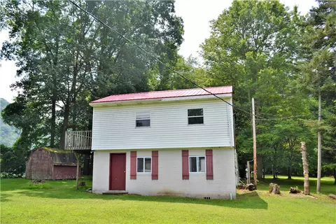 130 Summer Dr, Karns City, PA 16041