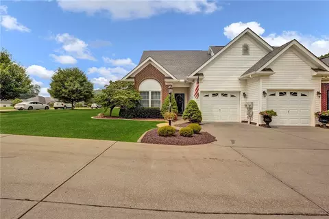 114 Patton Dr, Aliquippa, PA 15001