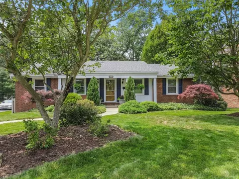 472 Lorlita Ln, Bethel Park, PA 15102