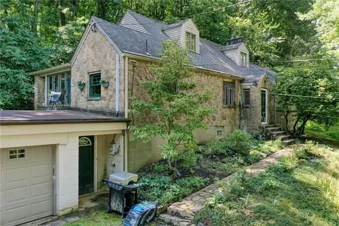 30 W Chapel Rdg, Pittsburgh, PA 15238