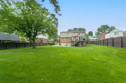 22 Dover Rd, Irwin, PA 15642 photo 8