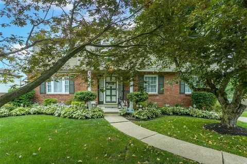 22 Dover Rd, Irwin, PA 15642