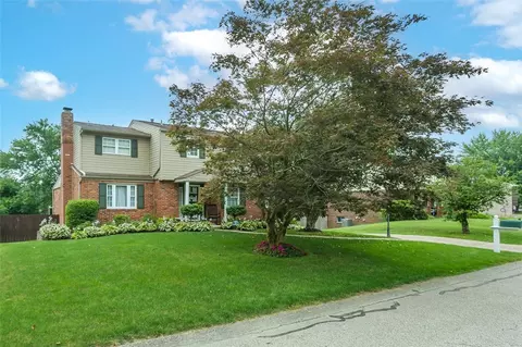 22 Dover Rd, Irwin, PA 15642 photo 2