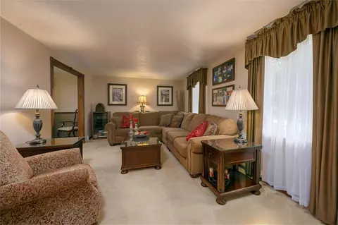 22 Dover Rd, Irwin, PA 15642 photo 12
