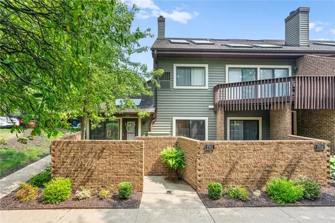 2701 Leona Ln, Coraopolis, PA 15108