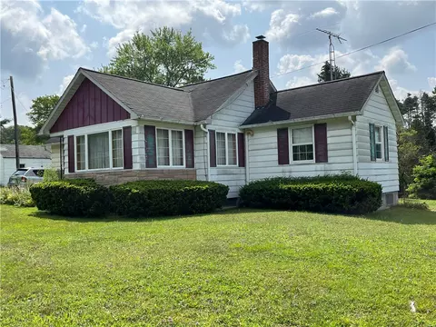 2334 Clintonville Rd, Harrisville, PA 16038