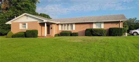 1211 W Green St, Connellsville, PA 15425