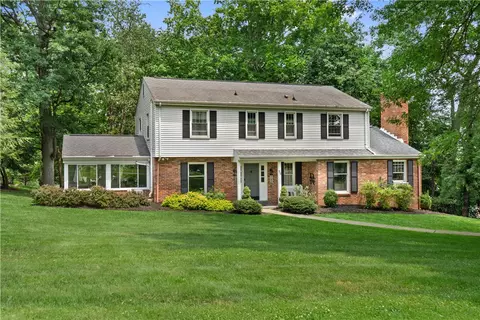 88 Woodside Dr, Washington, PA 15301