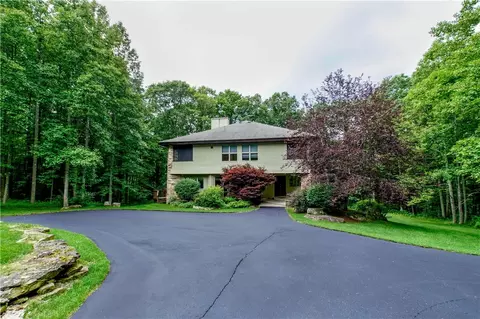 29 Trillium Trl, Farmington, PA 15437