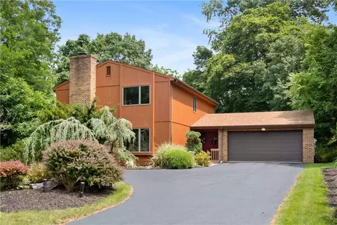 6467 Quaker Dr, Pittsburgh, PA 15236